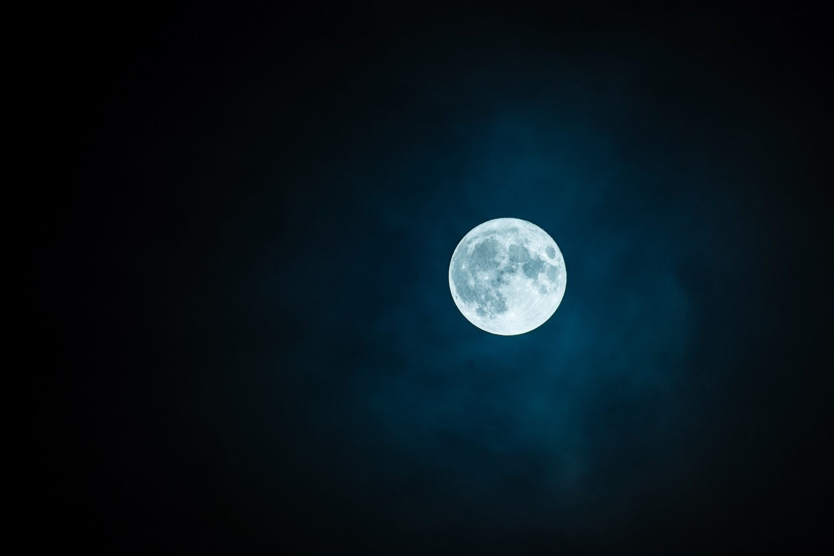 pelnia-robaczego-ksiezyca-astronomiczna-wiosna