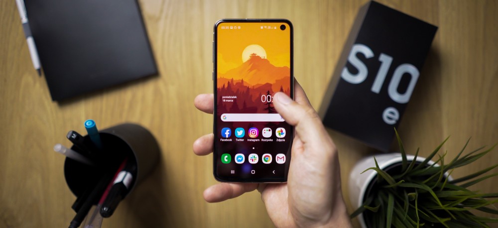 samsung galaxy s10e recenzja class="wp-image-907056" 