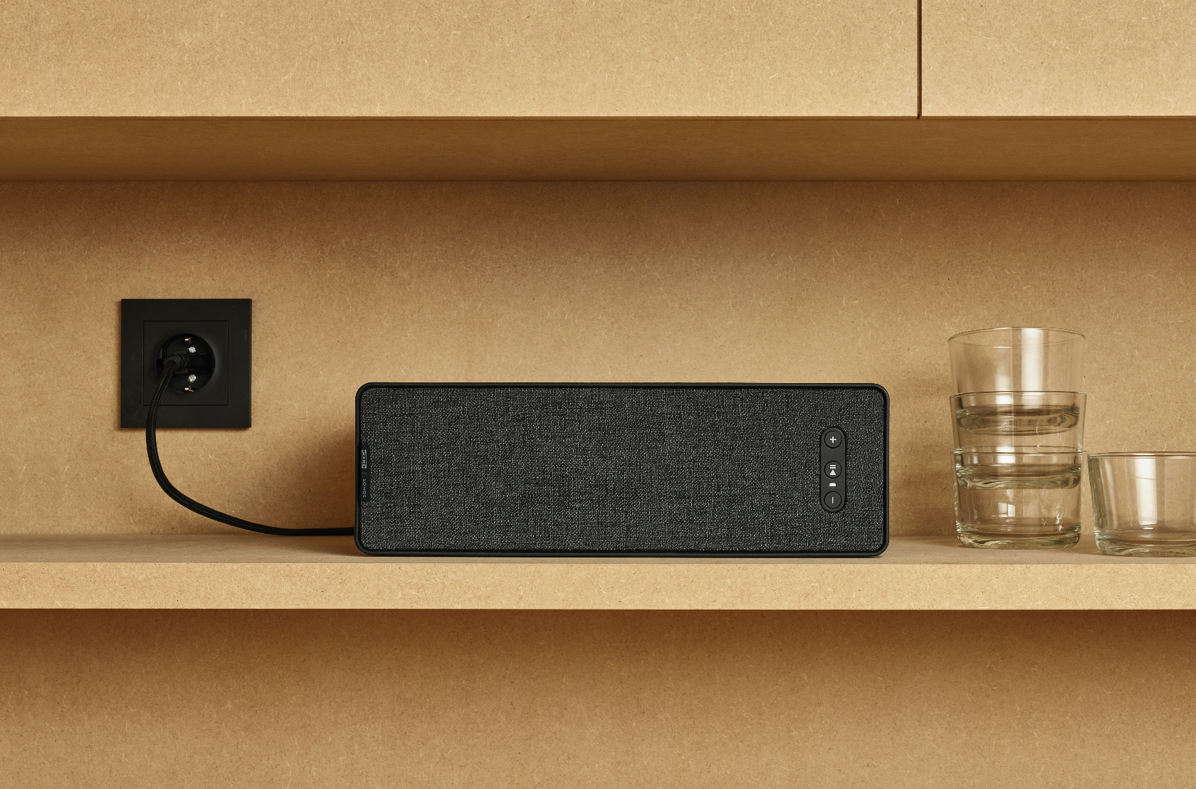 Ikea i Sonos prezentują dwa nowe głośniki. Jeden może być półką, drugi jest… lampą