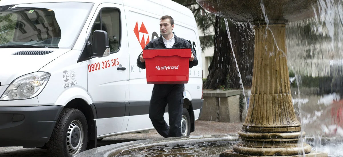Żabka pracuje nad własną wersją Paczkomatów. Pojawią się w tym roku