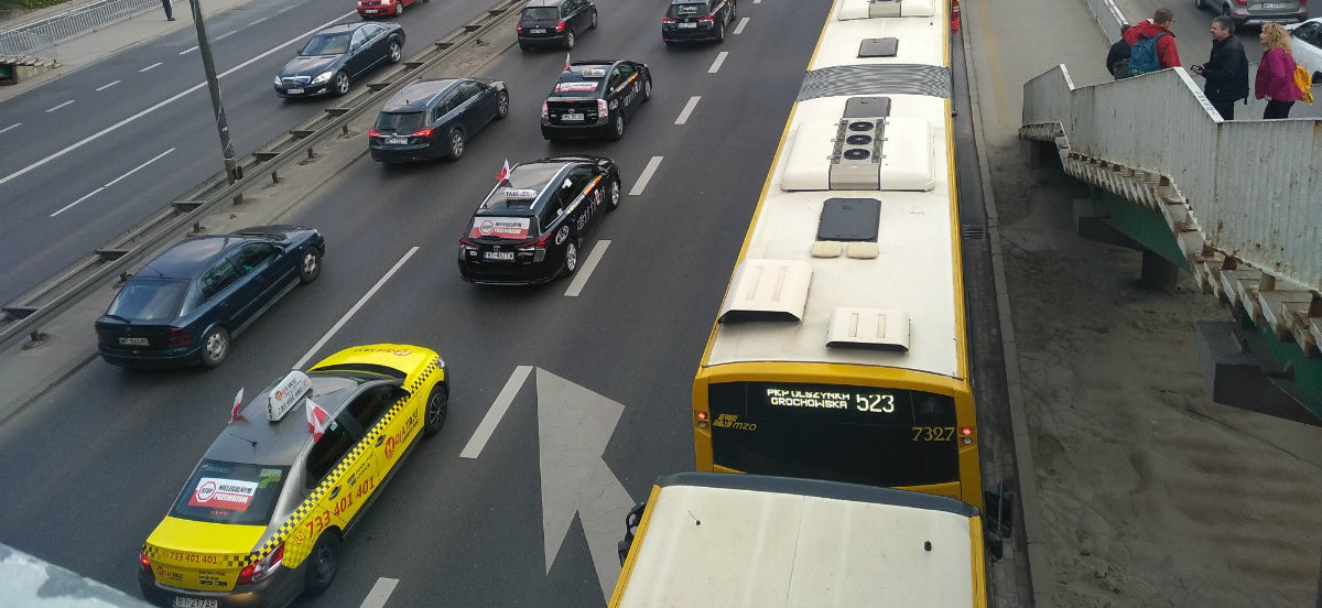 Taksówkarze dogadali się z rządem. Nowe prawo uderzy w Ubera i Bolta