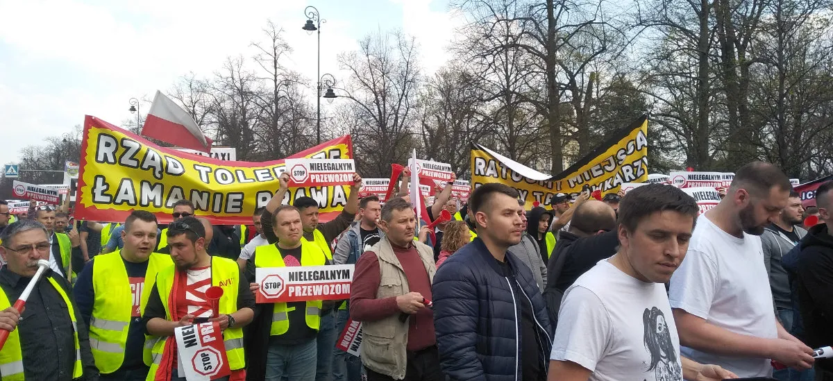 Taksówkarze zgotowali Warszawiakom piekło. Potem powiedzieli o słowo za dużo