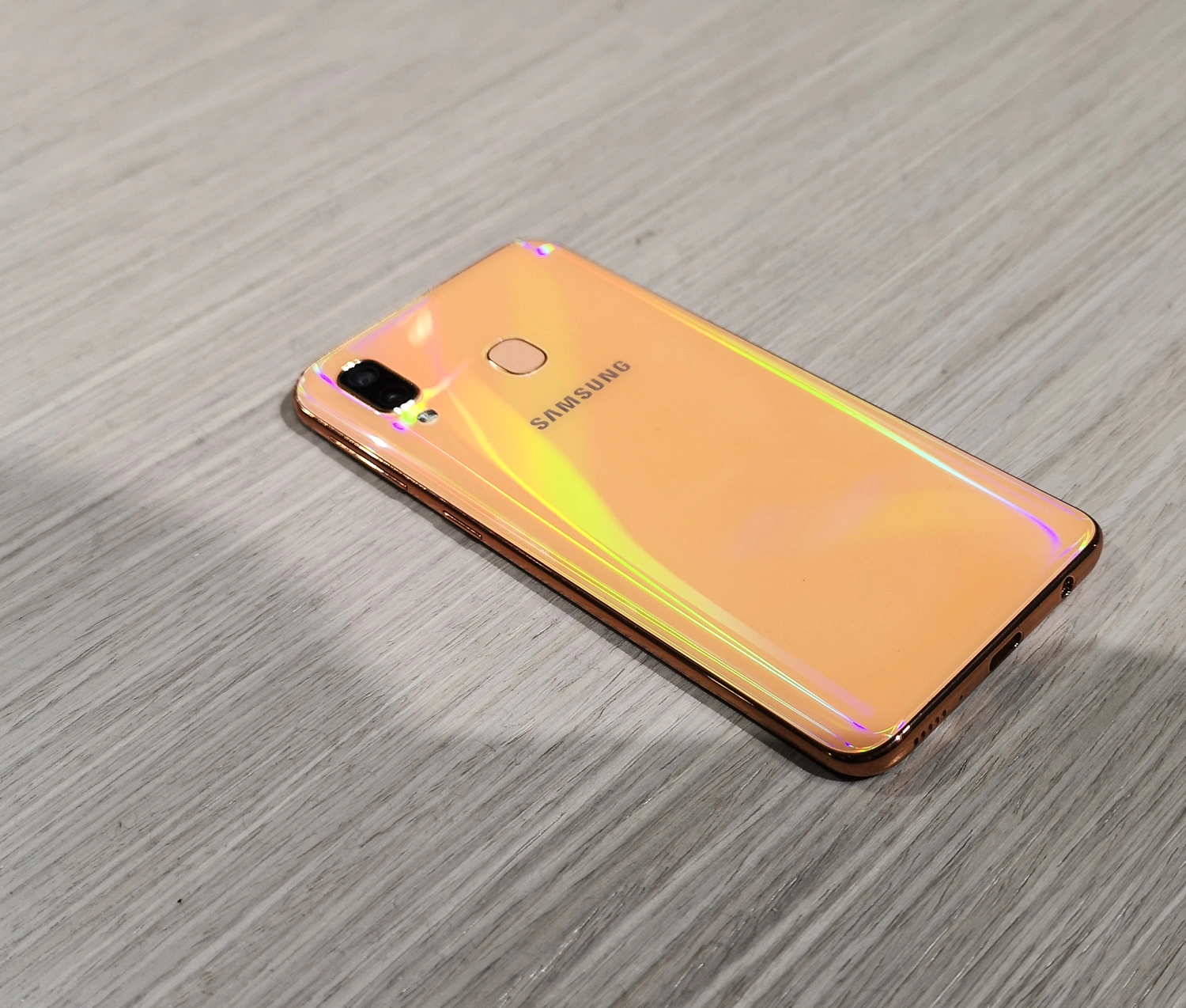 Galaxy A40 rzuca wyzwanie chińskim smartfonom - pierwsze wrażenia