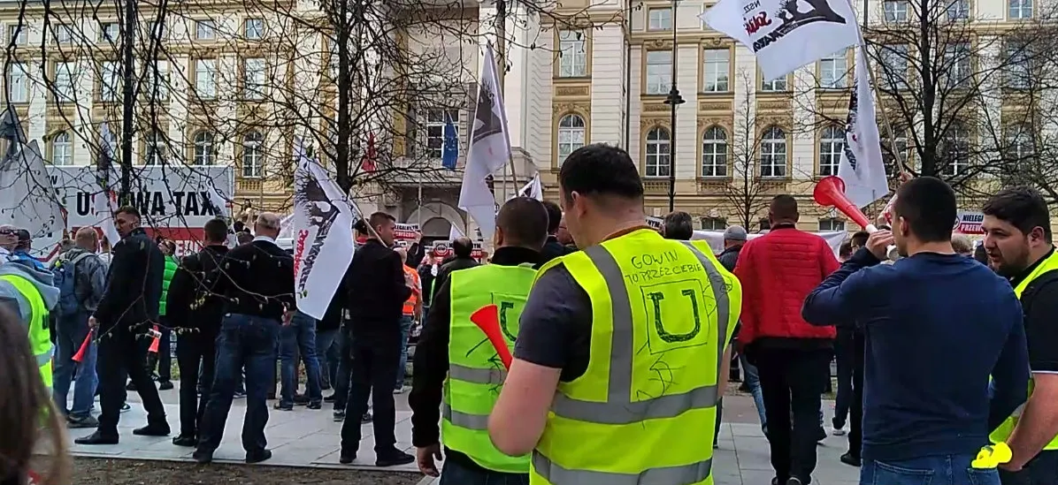Ważą się losy Ubera w Polsce. Taksówkarze rozmawiają z rządem o blokadzie