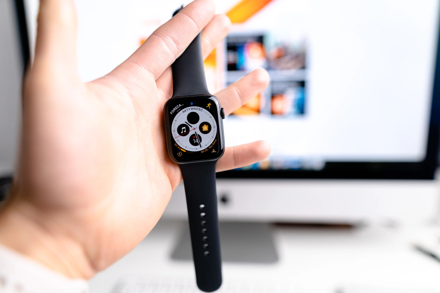 Czy warto kupić smartwatch? Największe wady i zalety