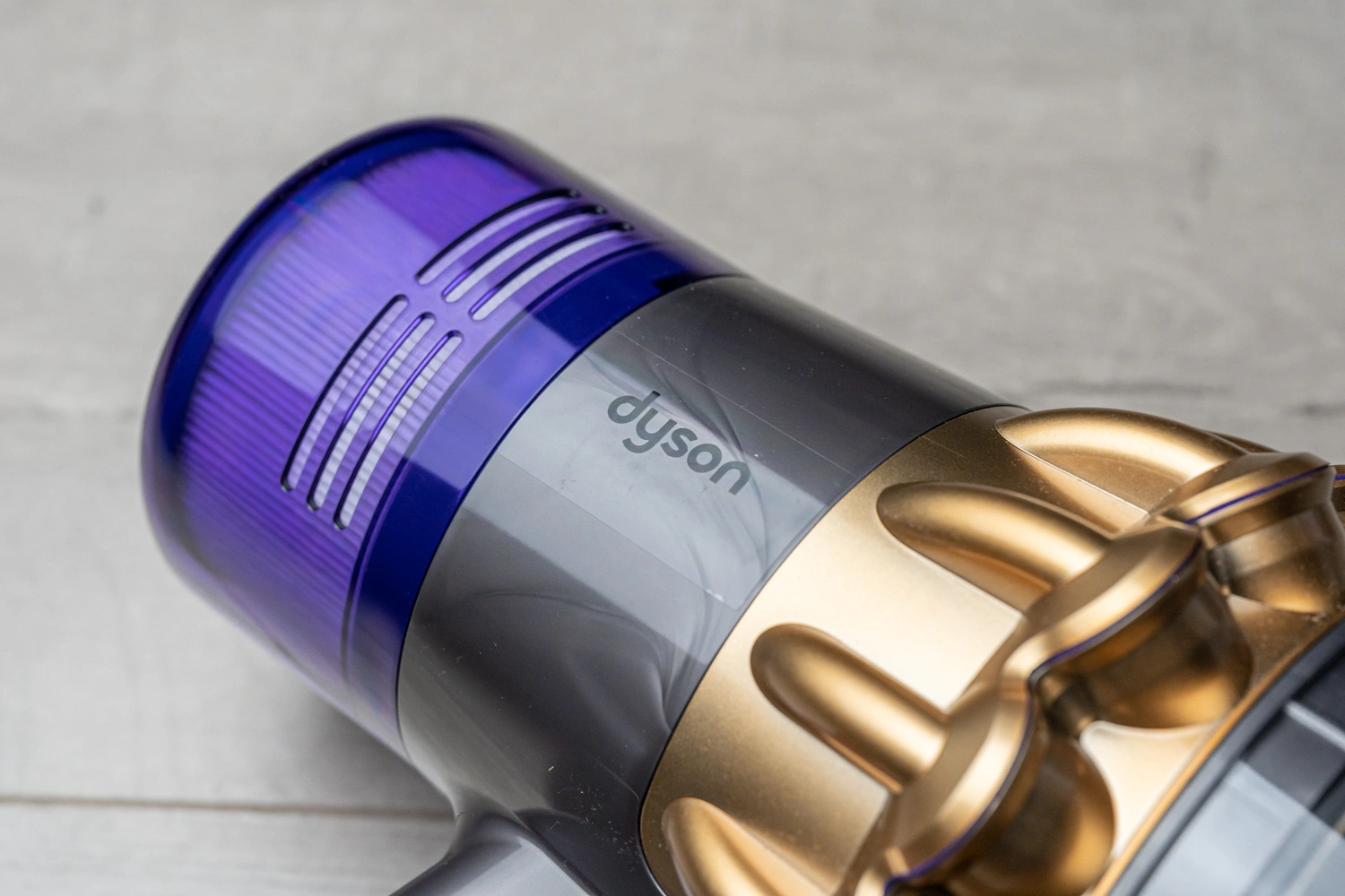 Nagle odkryłem, że lubię sprzątać. Dyson V11 Absolute Pro – recenzja