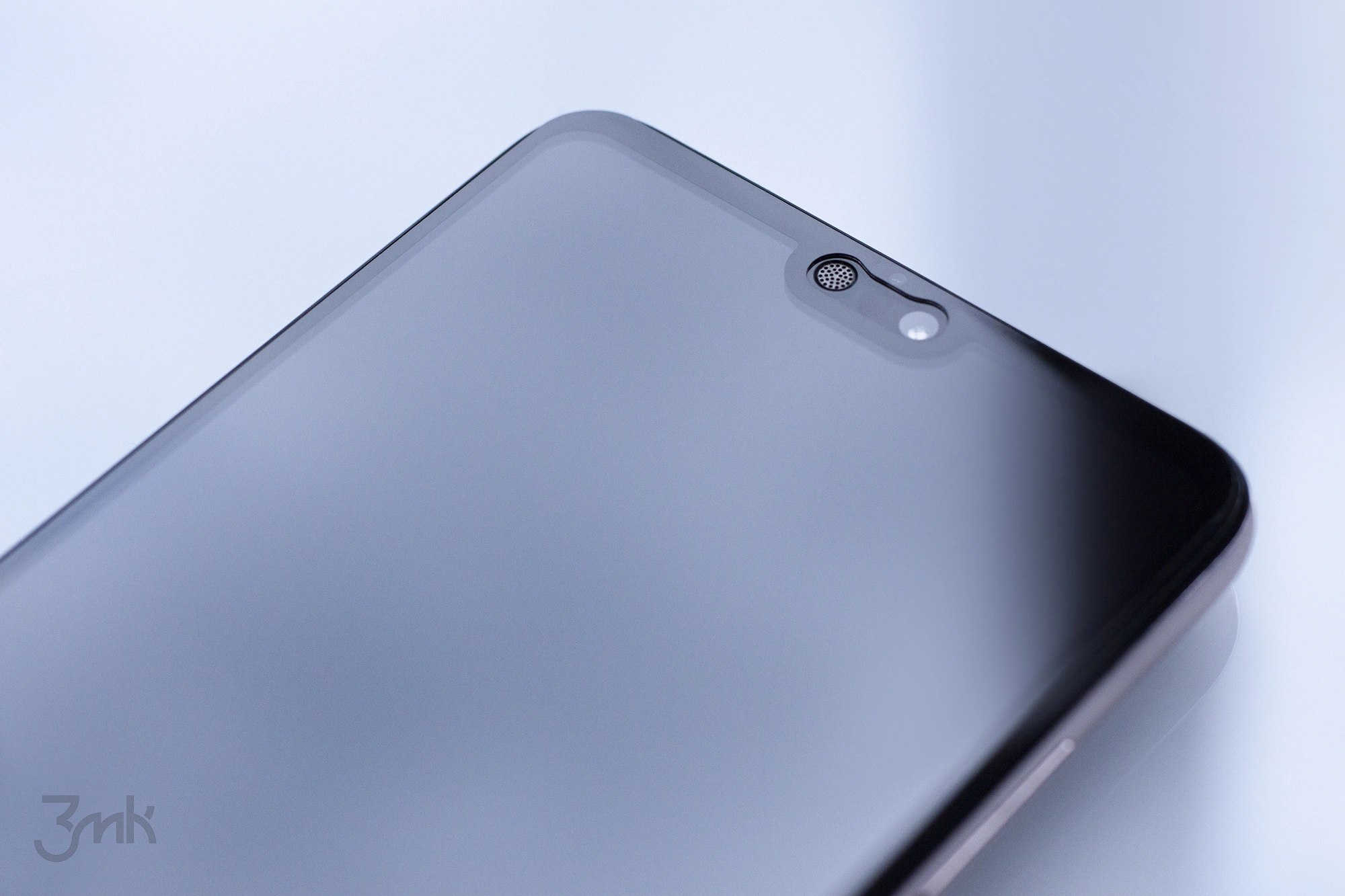 Popękany iPhone? Postaw na dobrą folię ochronną i sprytne etui