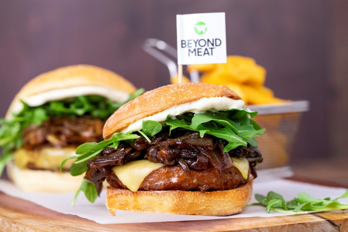 Beyond Burger - nowa wersja jest bardziej mięsna niż kiedykolwiek class="wp-image-953897"
