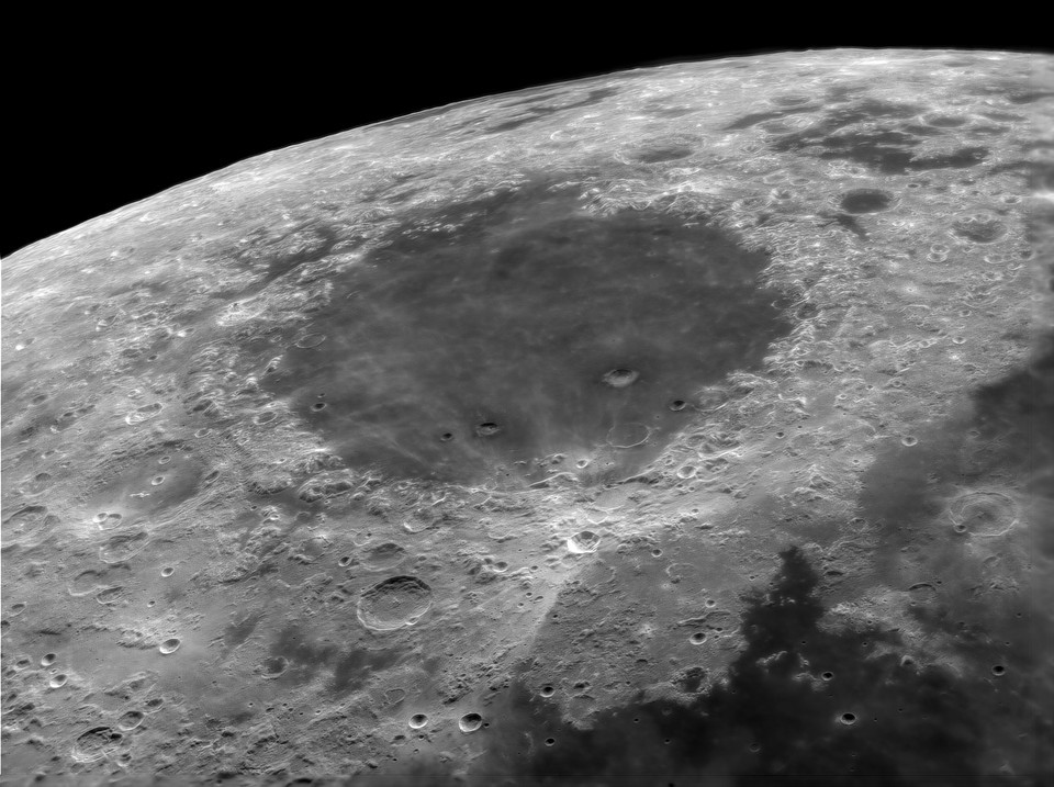 Fot. Bud Martin Budzynski, &quot;Coming in to land at Mare Crisium Spaceport!&quot; class="wp-image-958676" 