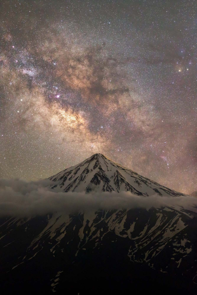 Fot. Majid Ghohroodi, &quot;Embrace the Mountains, heart of the Universe!&quot; class="wp-image-958706" 