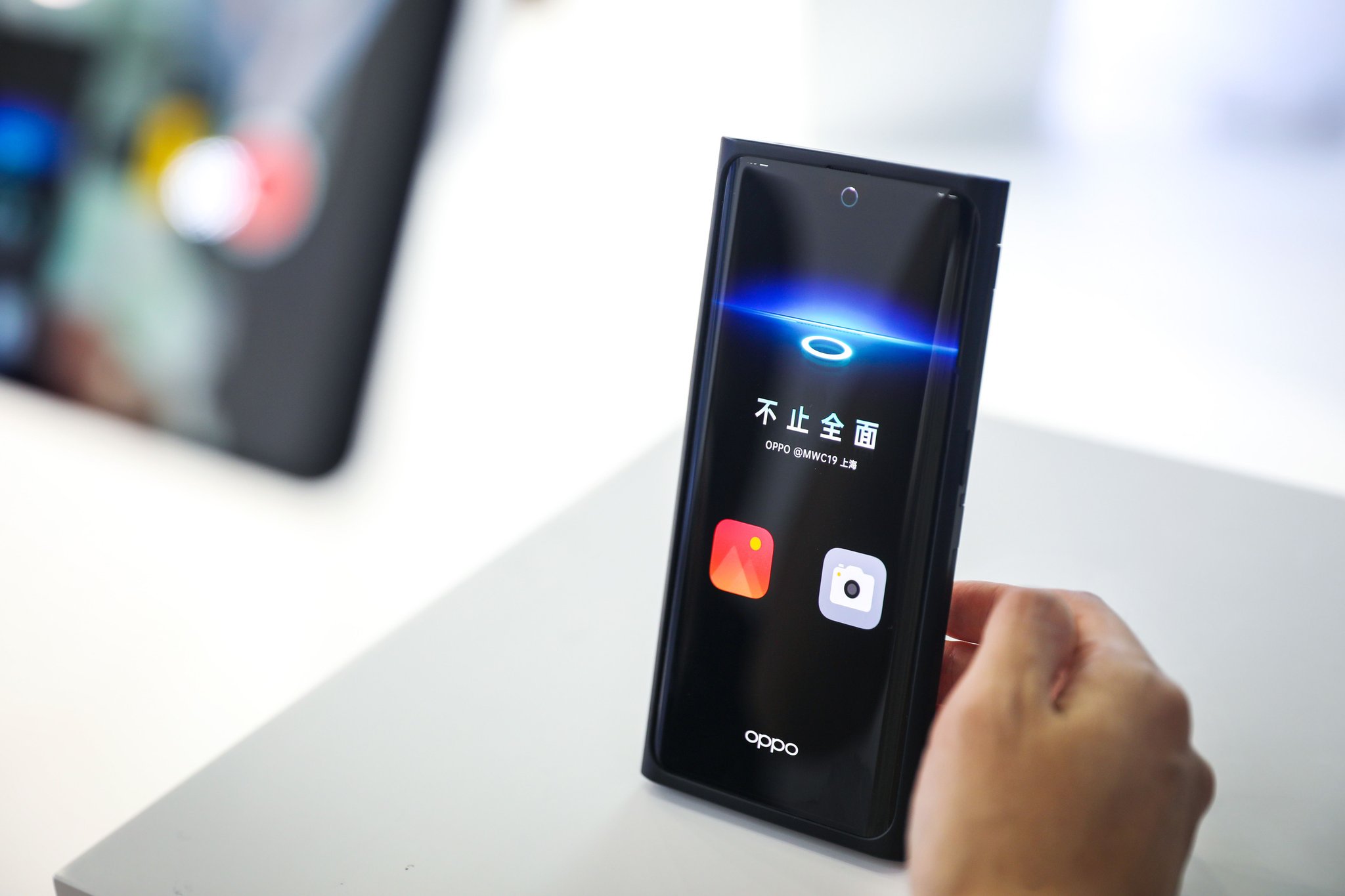 oppo aparat pod ekranem