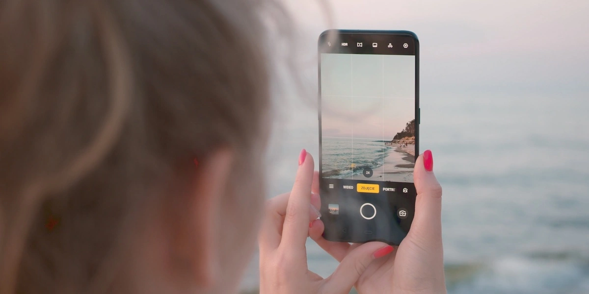 https://spidersweb.pl/2019/06/oppo-reno-10x-zoom-recenzja-opinie.html 