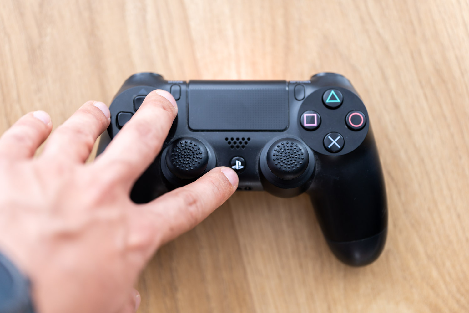 playstation 4 ipad ipados dualshock 4 class="wp-image-961316" 