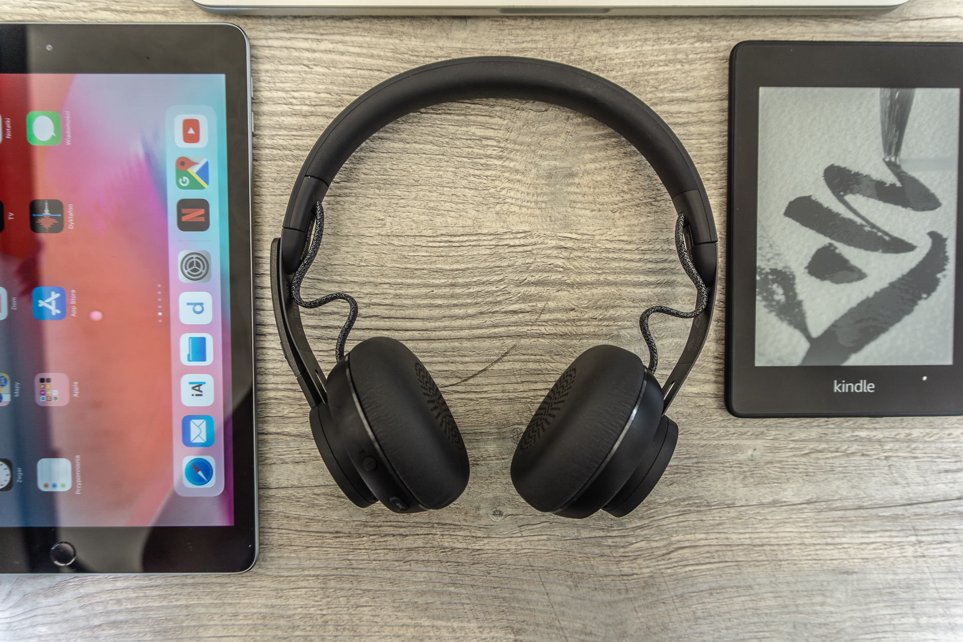 Bloger płakał, jak oddawał. Logitech Zone Wireless to słuchawki do pracy biurowej, które mają sens – recenzja