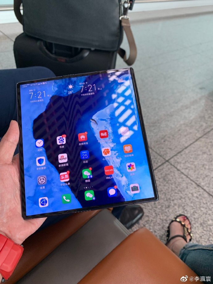huawei mate x class="wp-image-978307" 