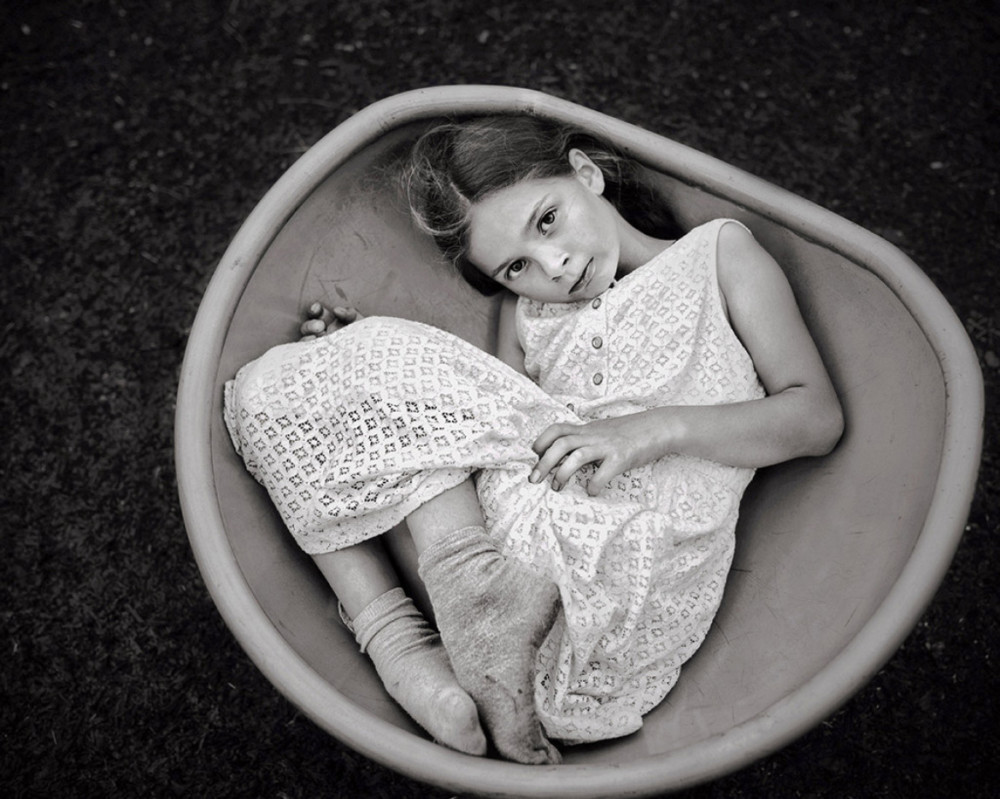 Fot. Caroline Hodge, &quot;Safe in the Egg&quot;, 2. miejsce w kategorii Lifestyle class="wp-image-983410" 