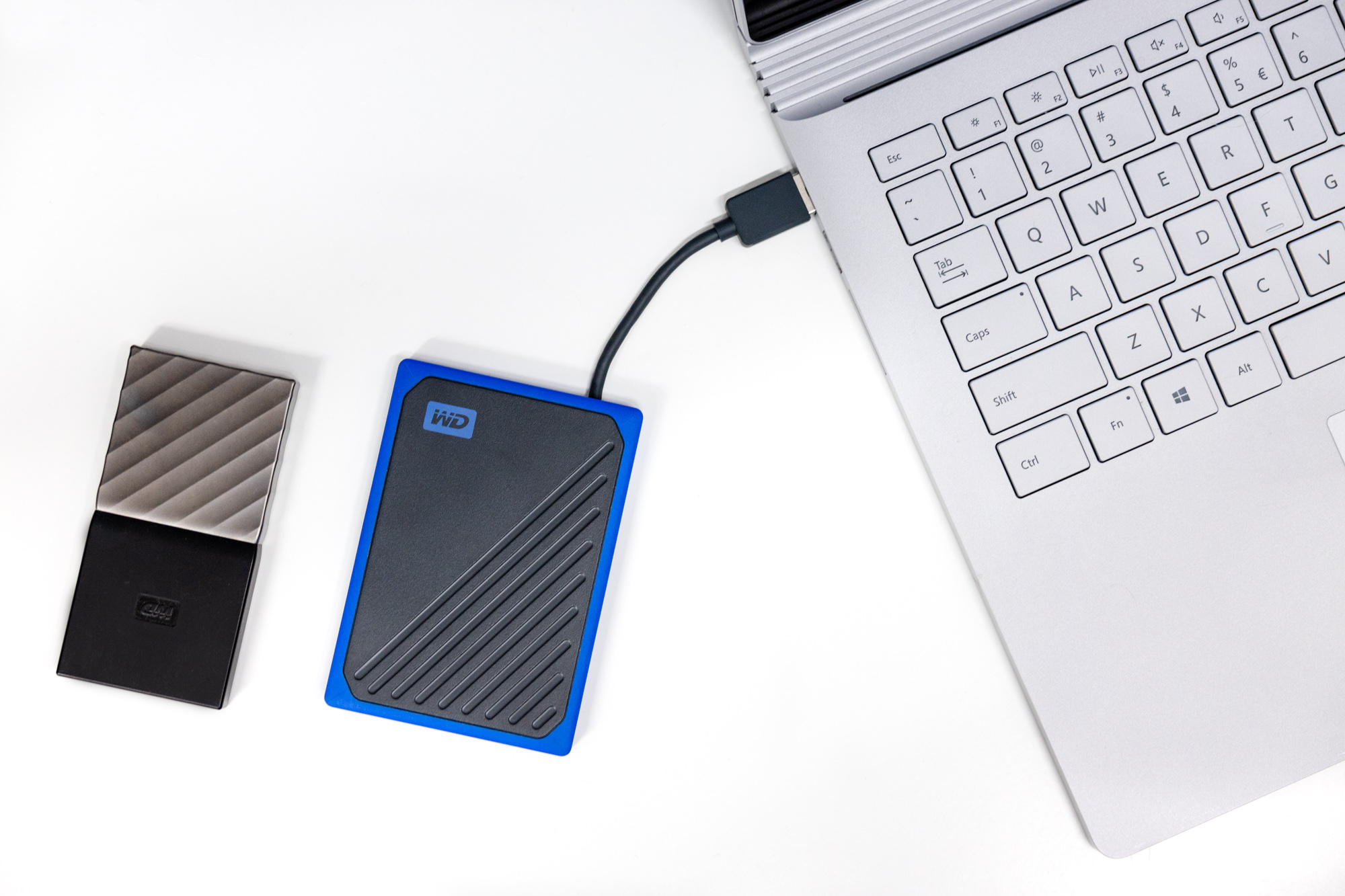 WD My Passport Go class="wp-image-988599" 