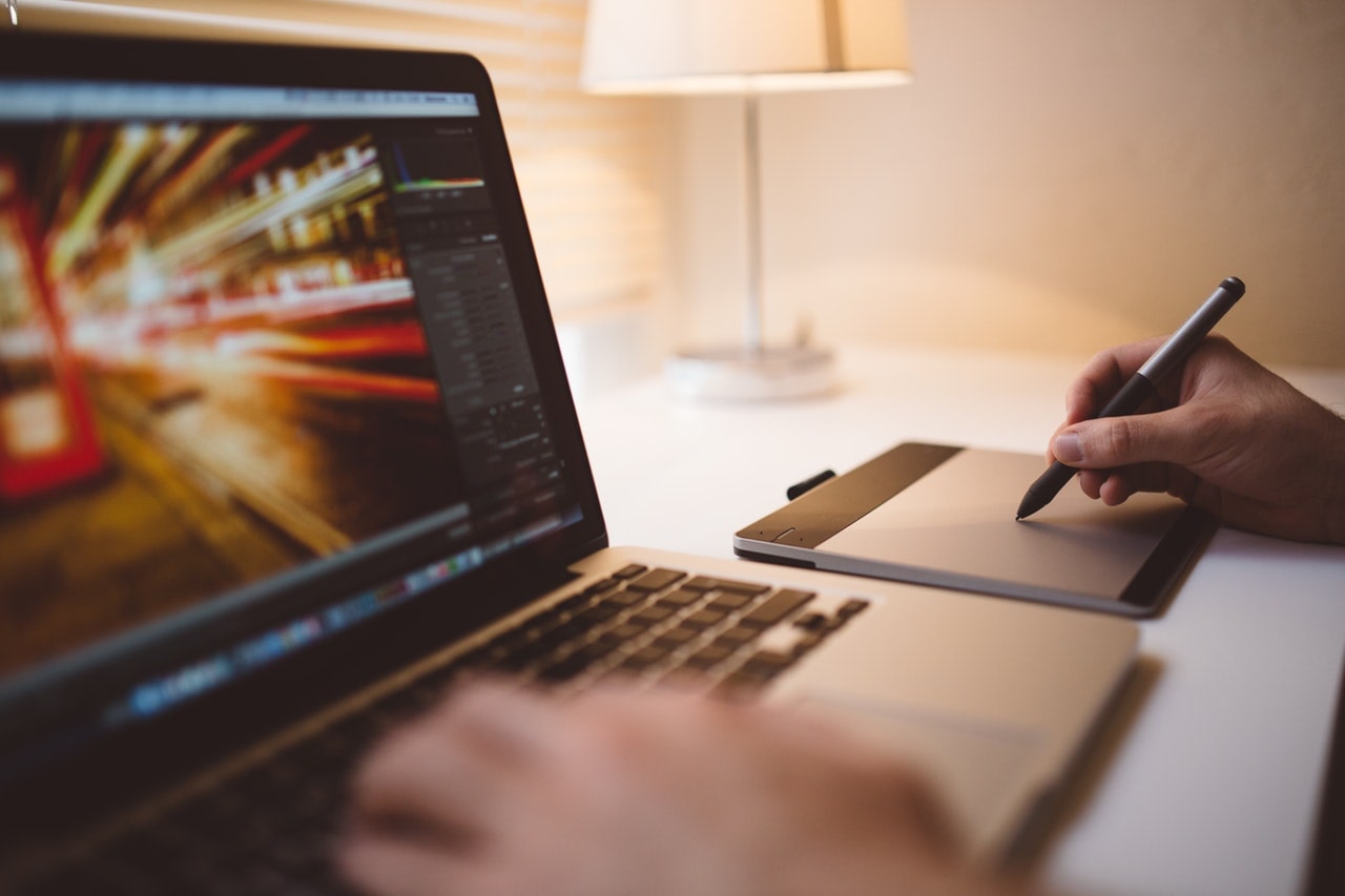 Smartfony, laptopy, gadżety... Obecne wyprawki szkolne mają klasę