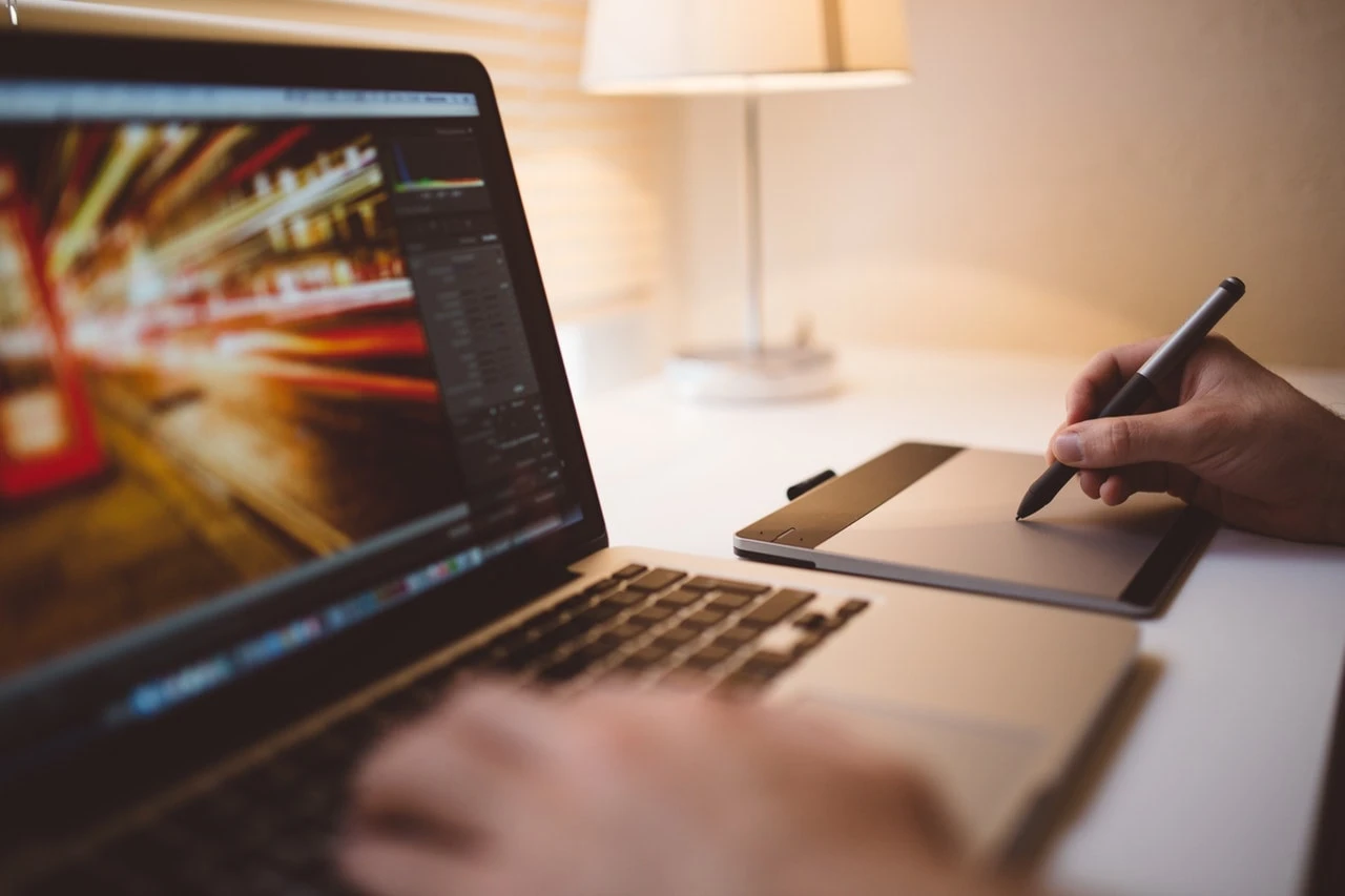 Smartfony, laptopy, gadżety... Obecne wyprawki szkolne mają klasę