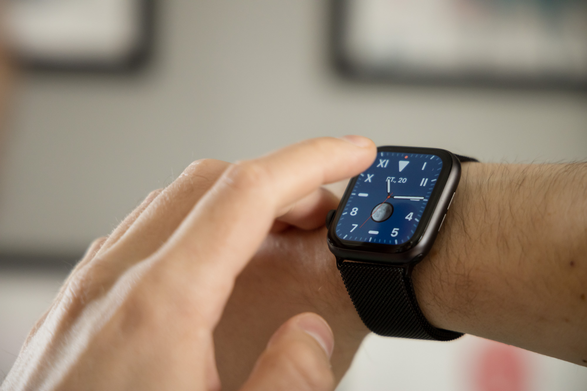 Apple Watch 5 44mm GPS + Cellular class="wp-image-1006797" 