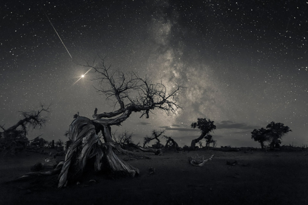 Fot. Wang Zheng, &quot;Across the Sky of History&quot;, | 1. miejsce w kat. Skyscapes class="wp-image-1002921" 