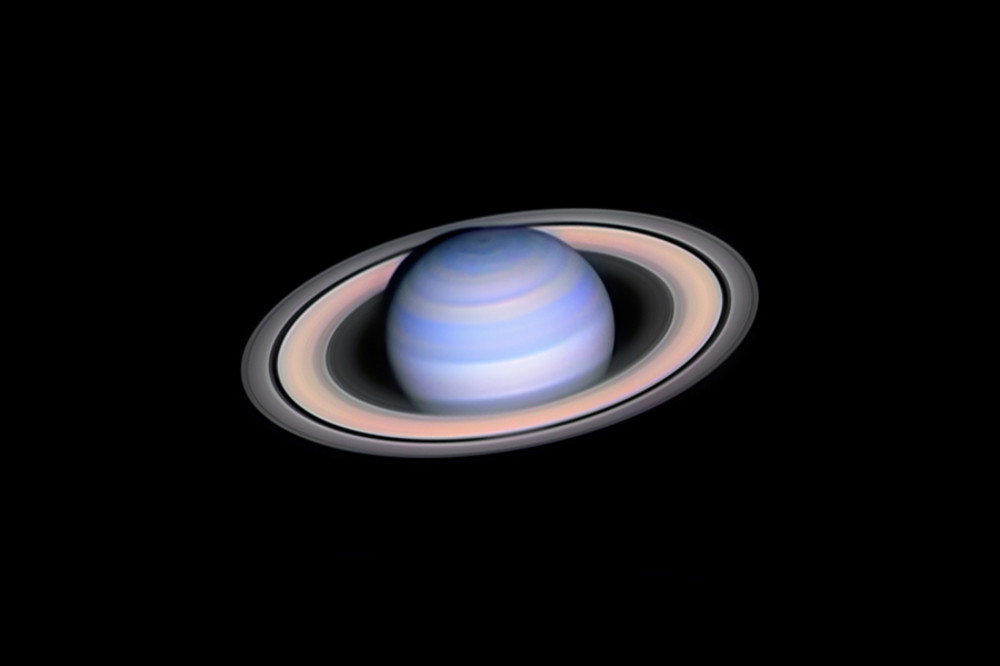 Fot. László Francsics, &quot;Infrared Saturn&quot;, | 1. miejsce w kat. Robotic Scope  class="wp-image-1002927" 
