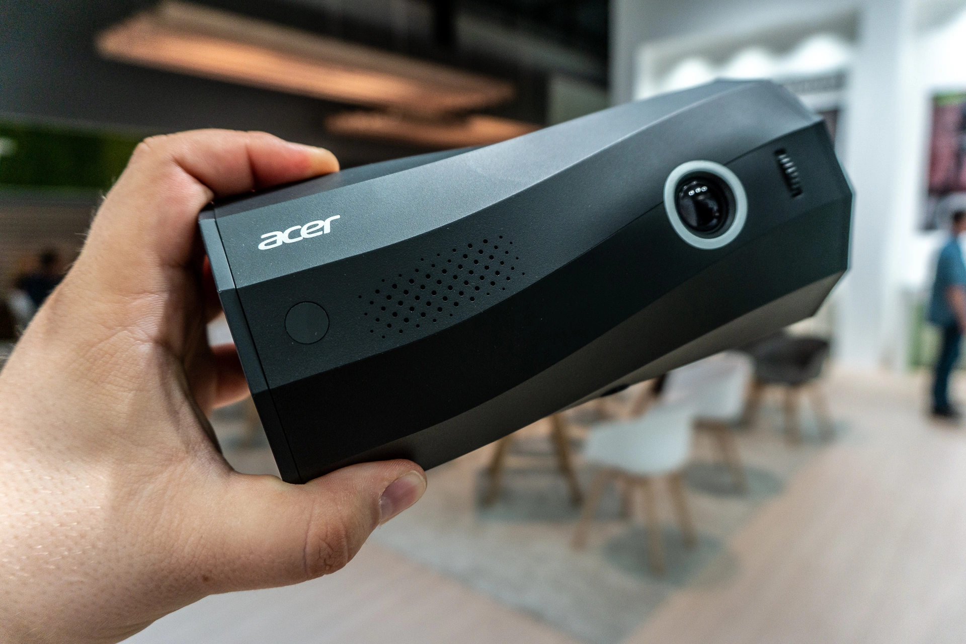 Acer C250i - bezprzewodowy projektor o rozmiarach głośnika bluetooth