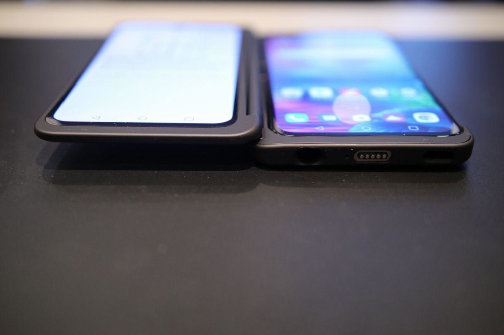 lg-g8x-thinq-dual-screen-1 class="wp-image-997929" 