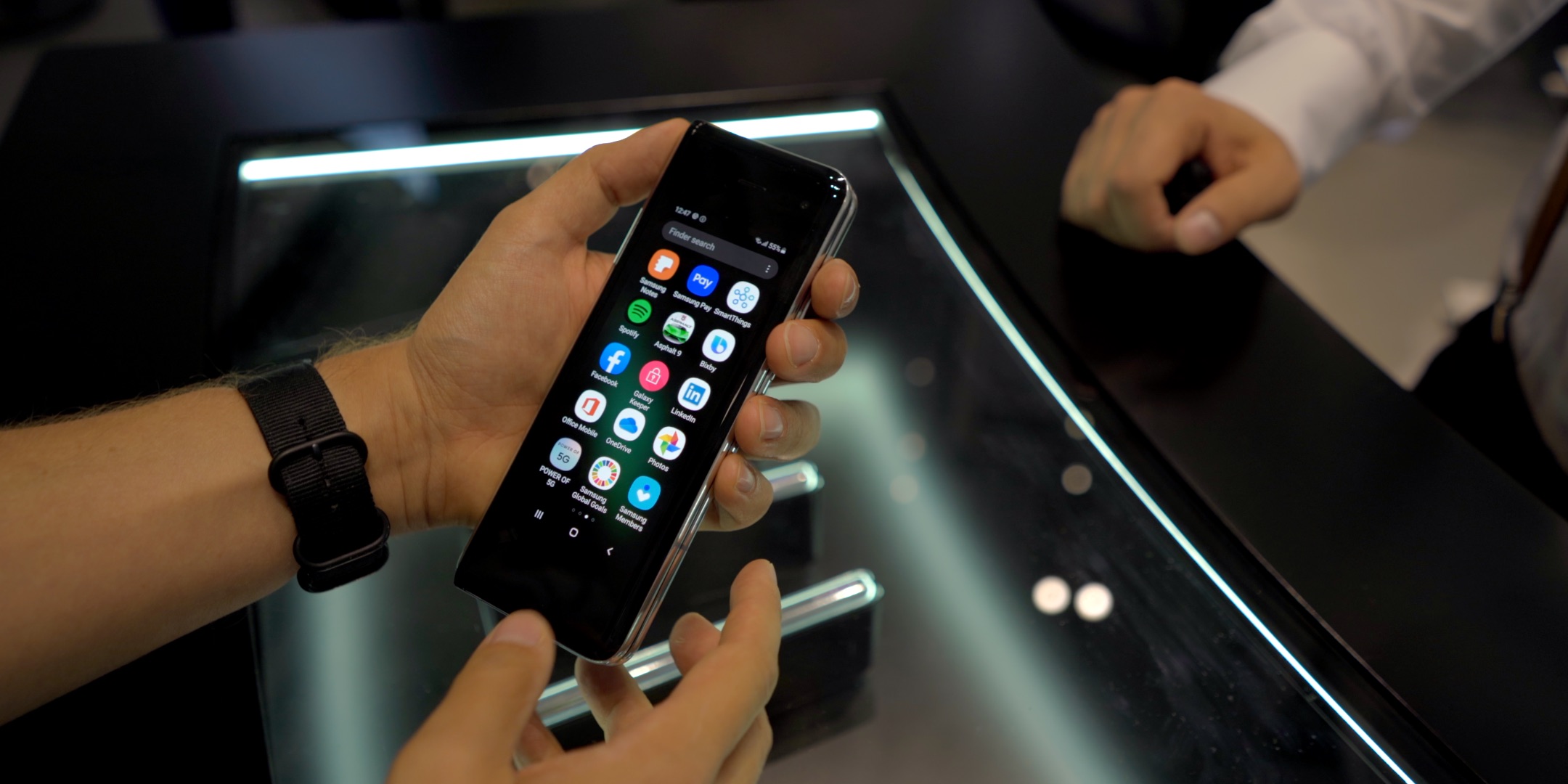 samaung galaxy fold pierwsze wrażenia class="wp-image-997557" 