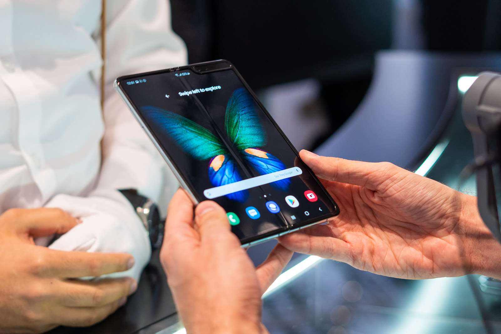 Już sprawdzili wytrzymałość odświeżonego telefonu Galaxy Fold