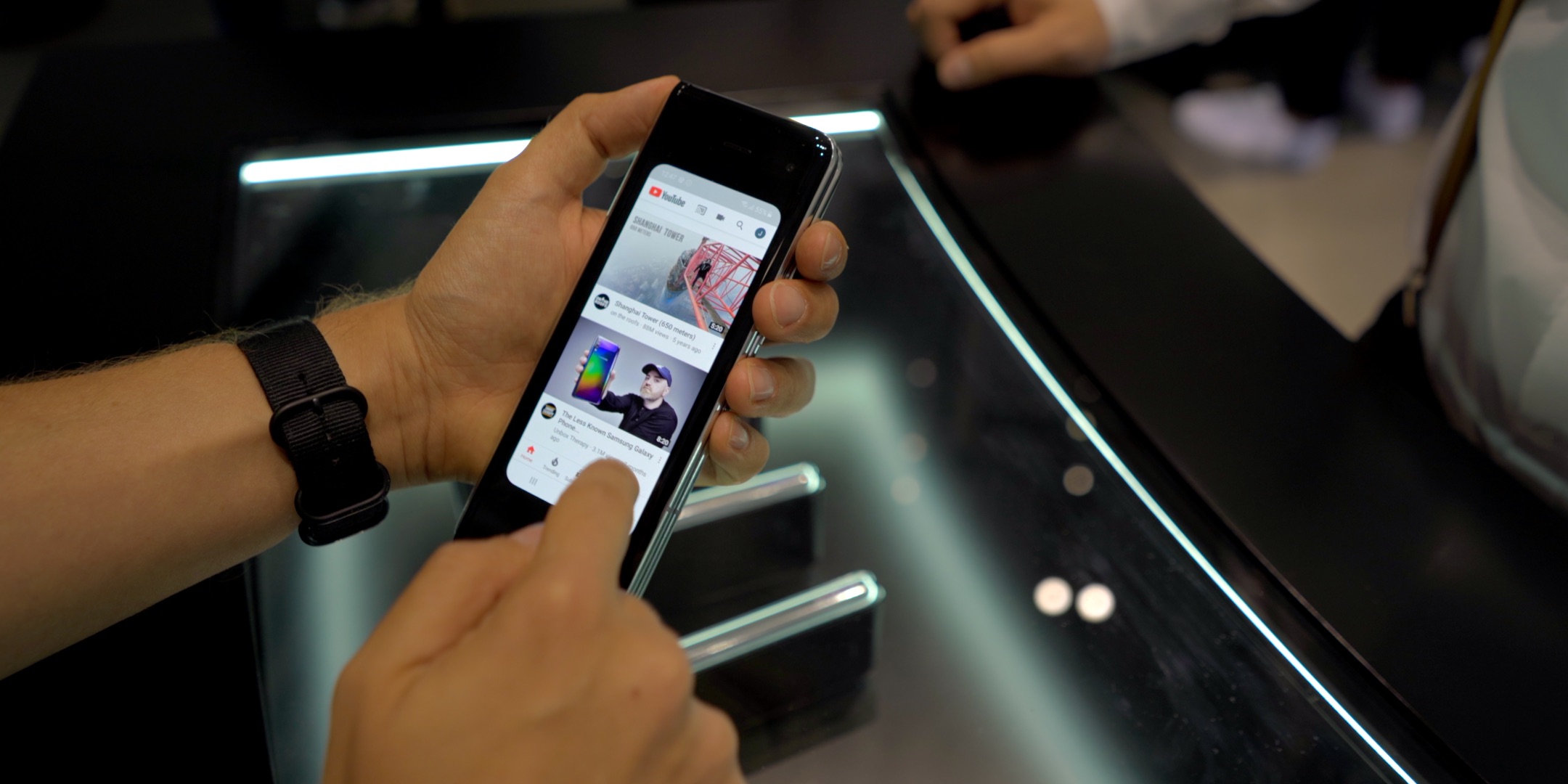 samaung galaxy fold pierwsze wrażenia class="wp-image-997551" 