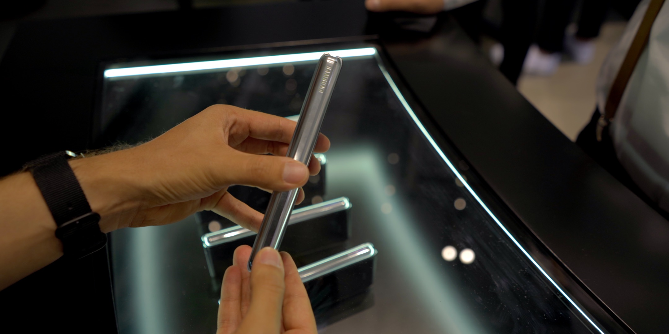 samaung galaxy fold pierwsze wrażenia class="wp-image-997569" 