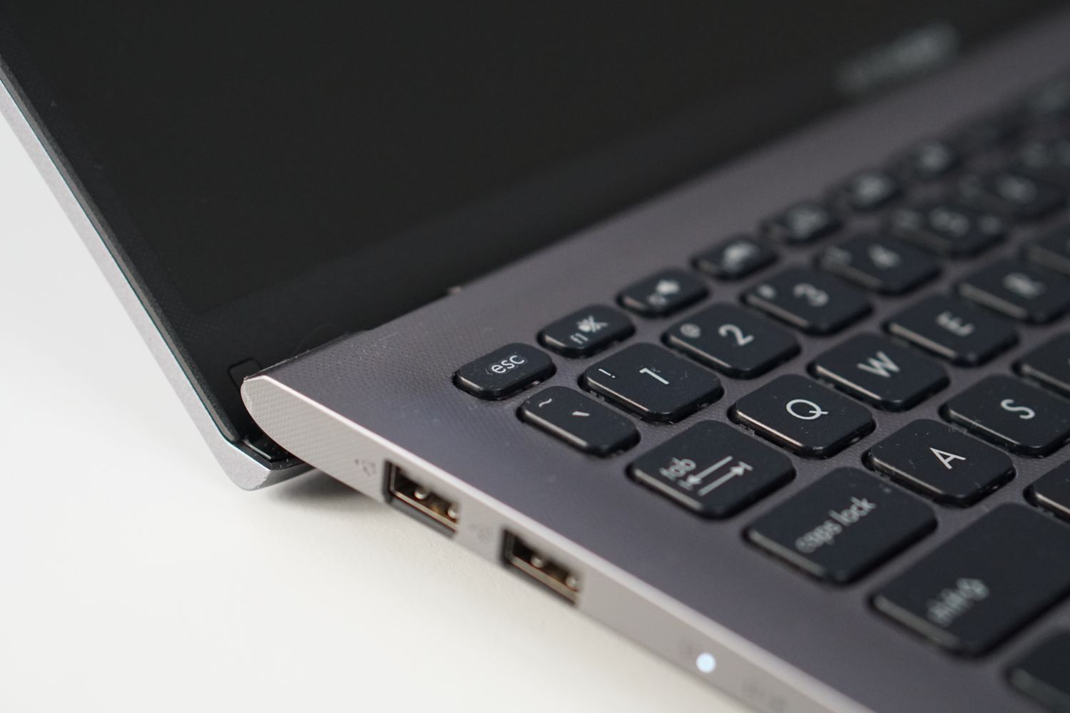 Przez miesiąc używałem laptopa Asusa za mniej niż 2000 zł