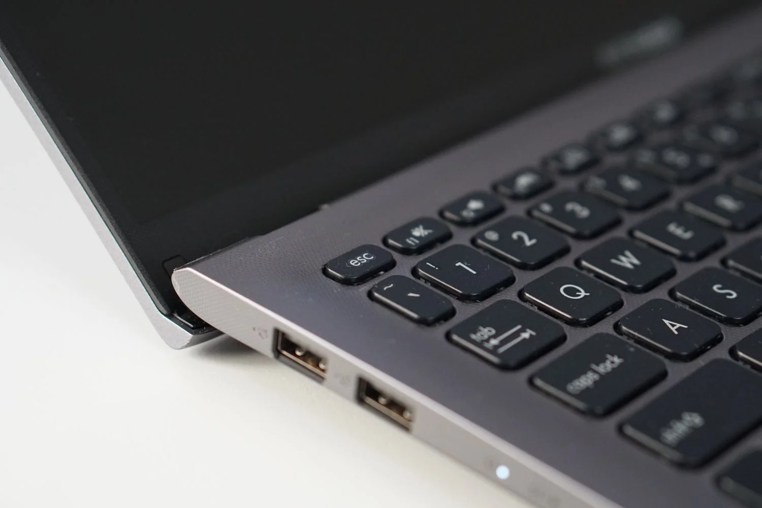 Przez miesiąc używałem laptopa Asusa za mniej niż 2000 zł