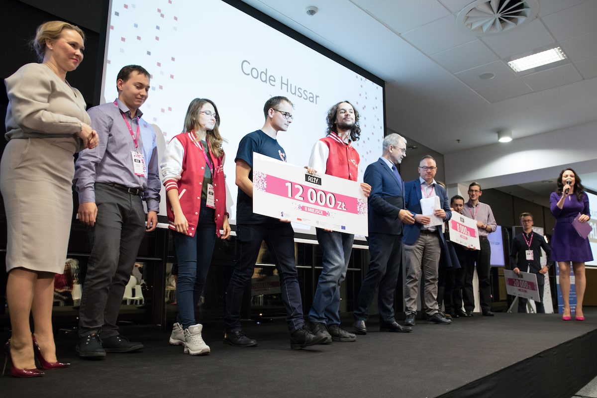 Chcesz uczynić świat lepszym miejscem? Hackathon + pozwala to zrobić