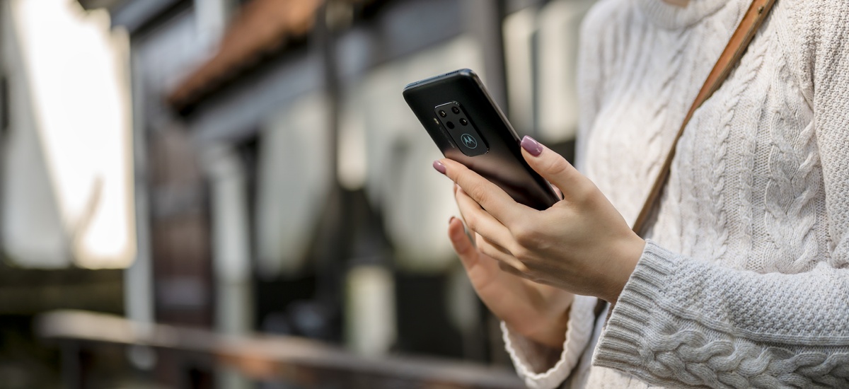 Motorola One Zoom - czy warto kupić? Recenzja po miesiącu