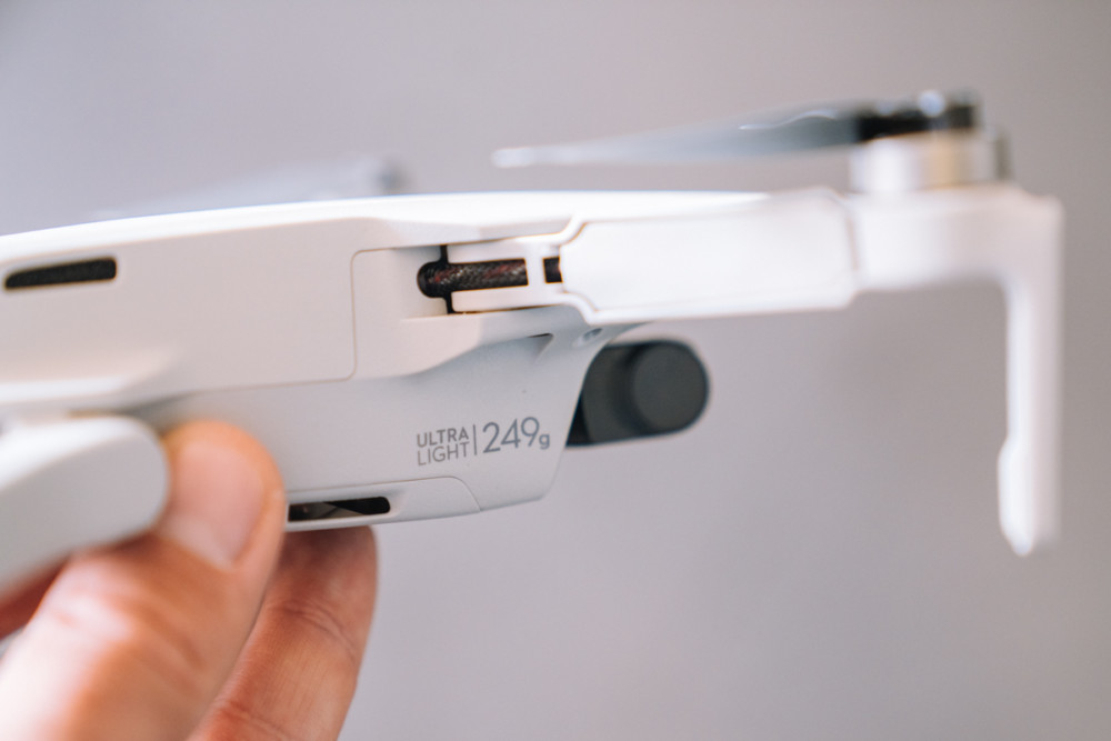 DJI Mavic Mini waży zaledwie 249 g class="wp-image-1029616" 