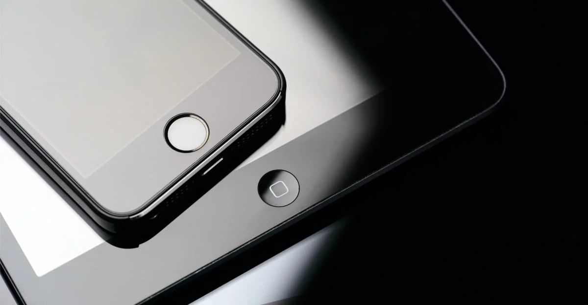 Jak połączyć dwa iPhone'y w jedno urządzenie? Apple nad tym pracuje