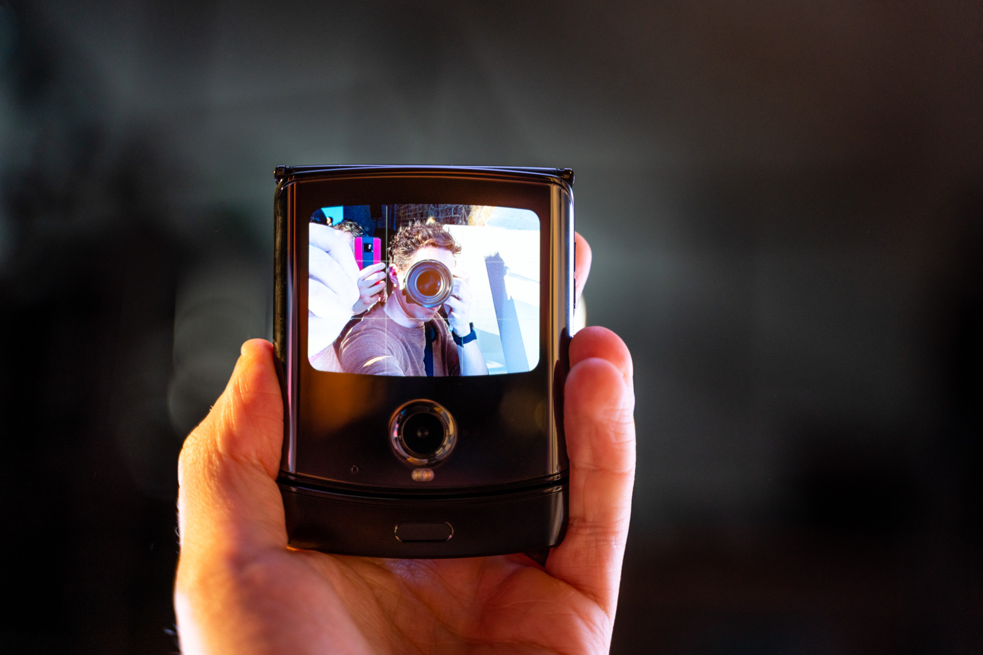 Motorola razr 2020 class="wp-image-1041278" 