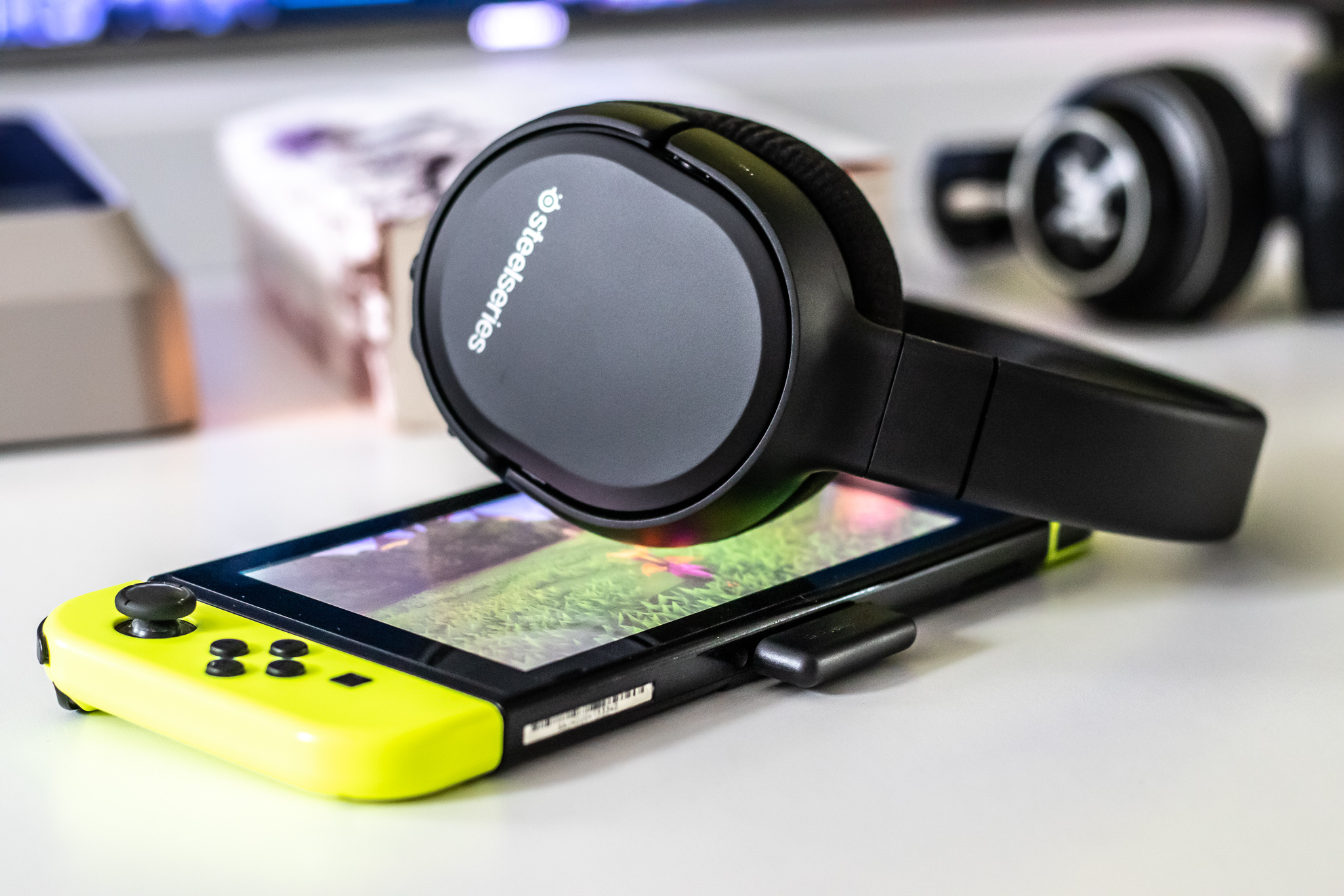  class="wp-image-1033643" title="SteelSeries Arctis 1 Wireless zawiasy" 