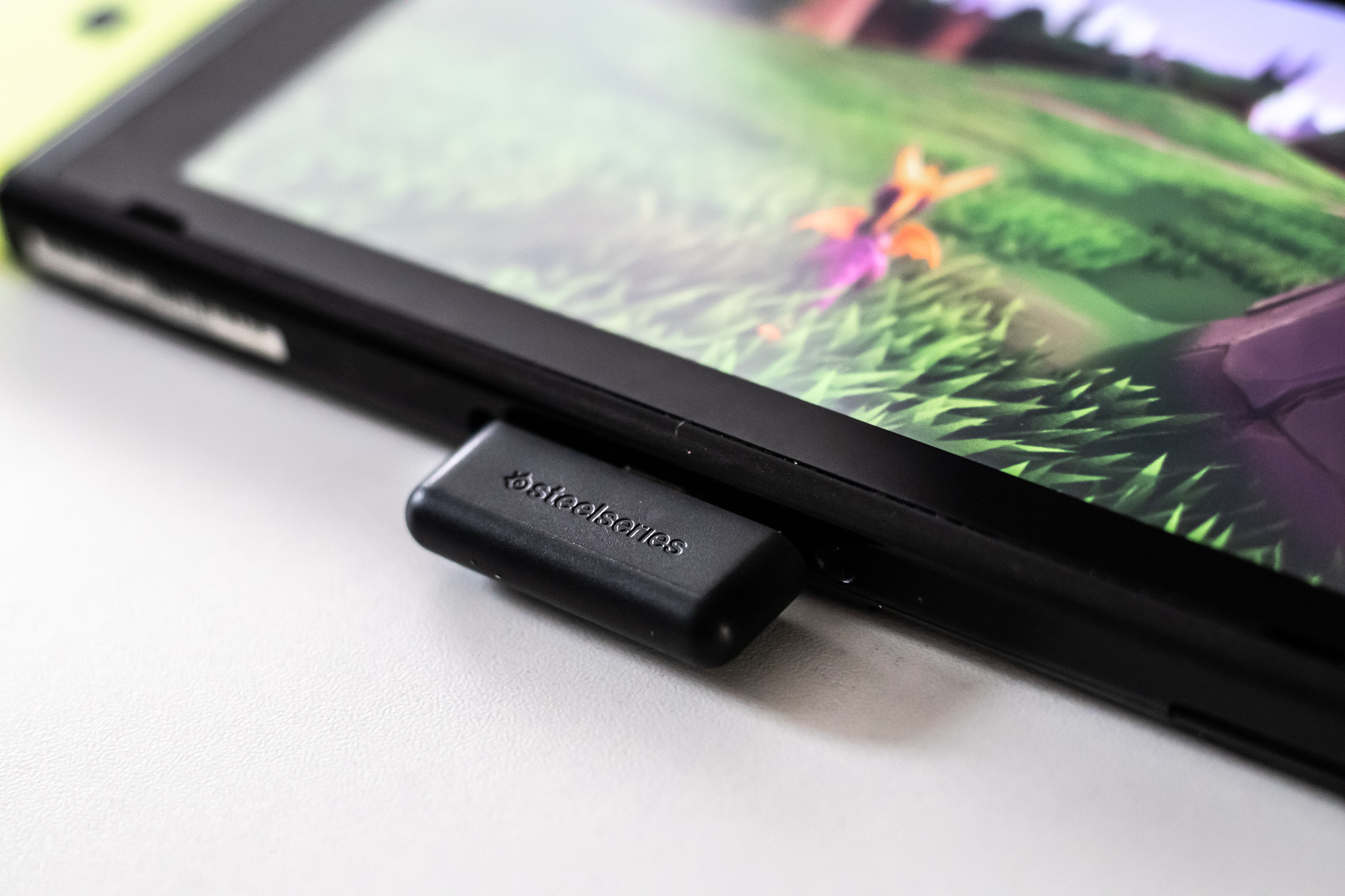  class="wp-image-1033649" title="SteelSeries Arctis 1 Wireless adapter" 