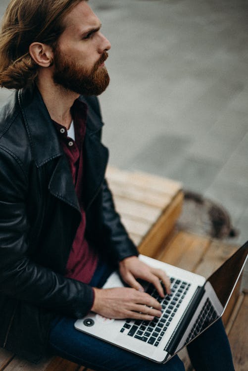 macbook hipster class="wp-image-1040939" 