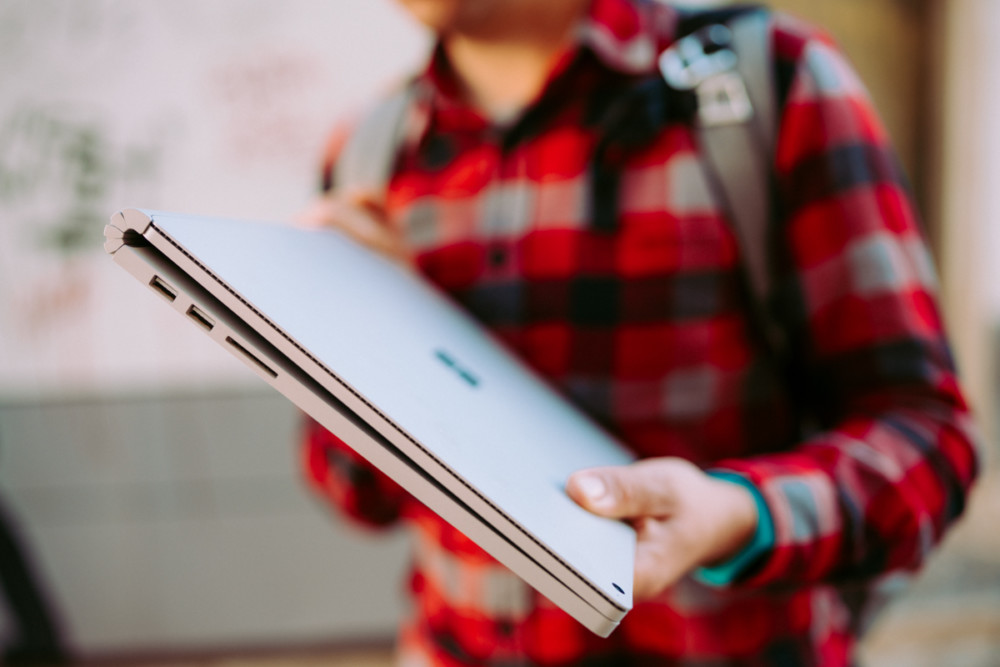 Jaki laptop dla fotografa? Microsoft Surface Book 2 15&quot; 