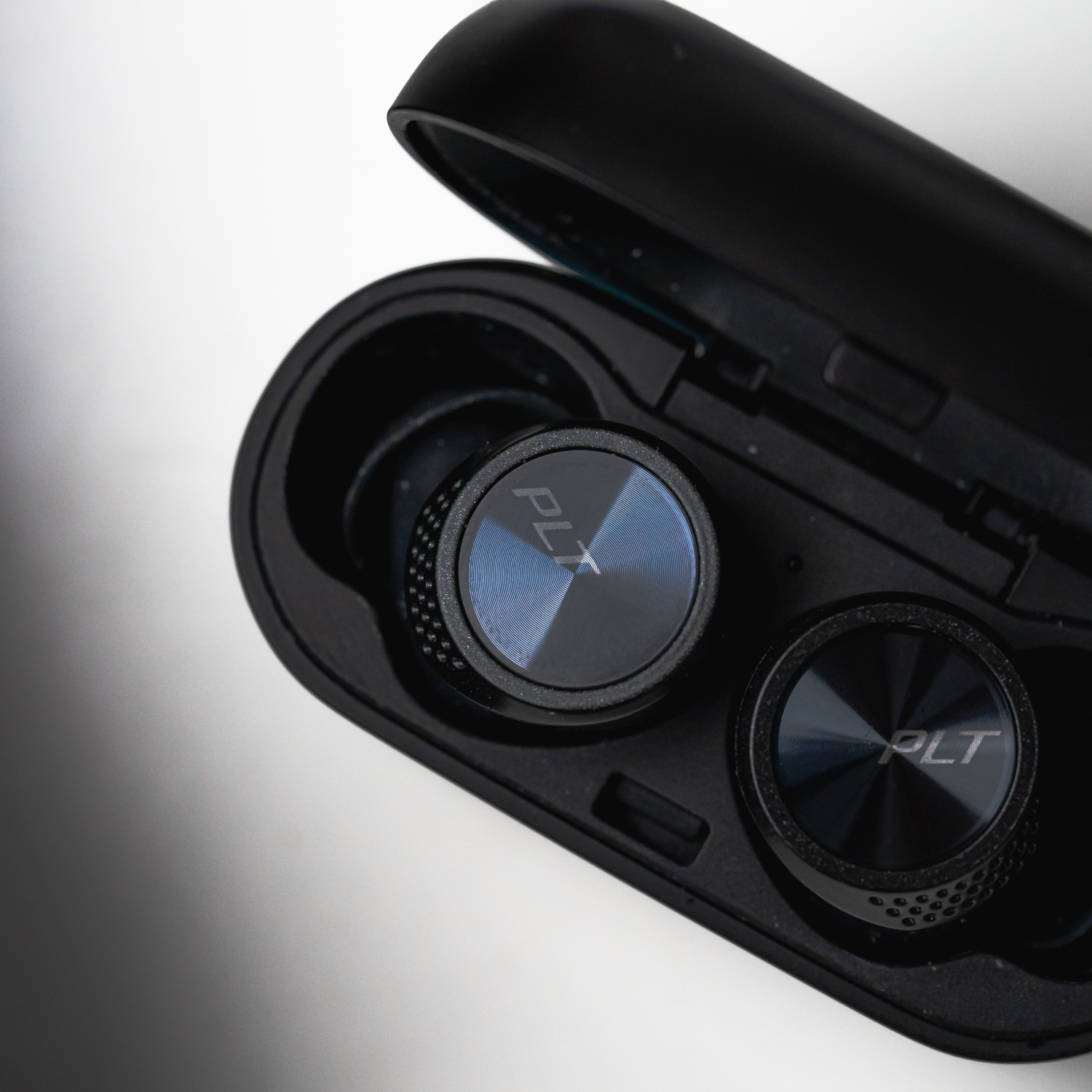 Recenzja Plantronics Backbeat Pro 5100. Zalet jest więcej niż wad class="wp-image-1048252" 
