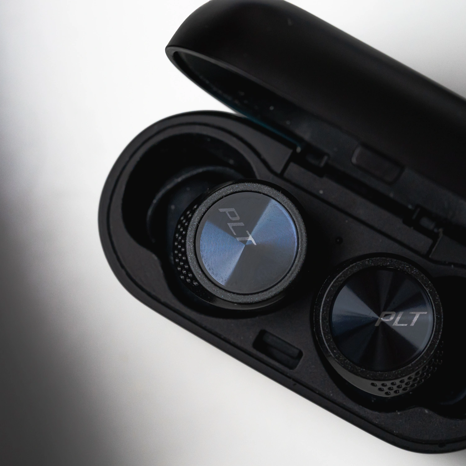 Recenzja Plantronics Backbeat Pro 5100. Zalet jest więcej niż wad class="wp-image-1048252"