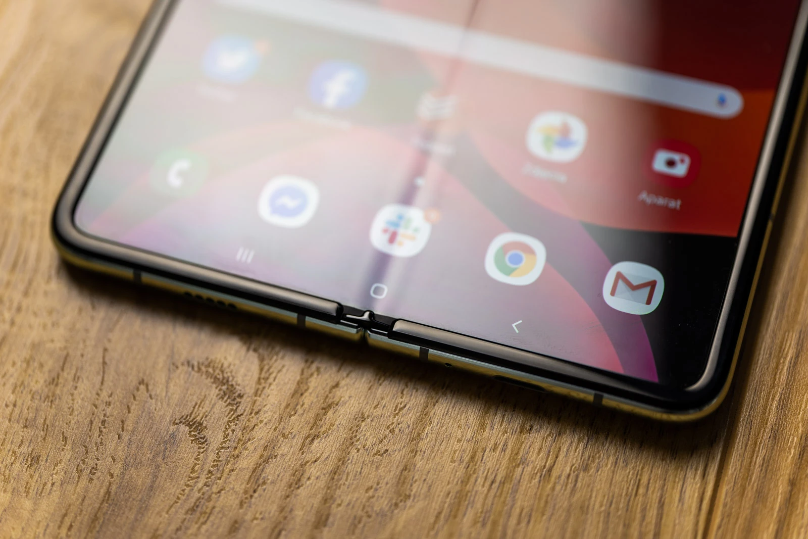 samsung-galaxy-fold (1 of 4) class="wp-image-1041875"