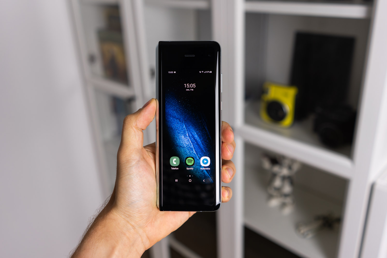 samsung galaxy fold class="wp-image-1034747" 