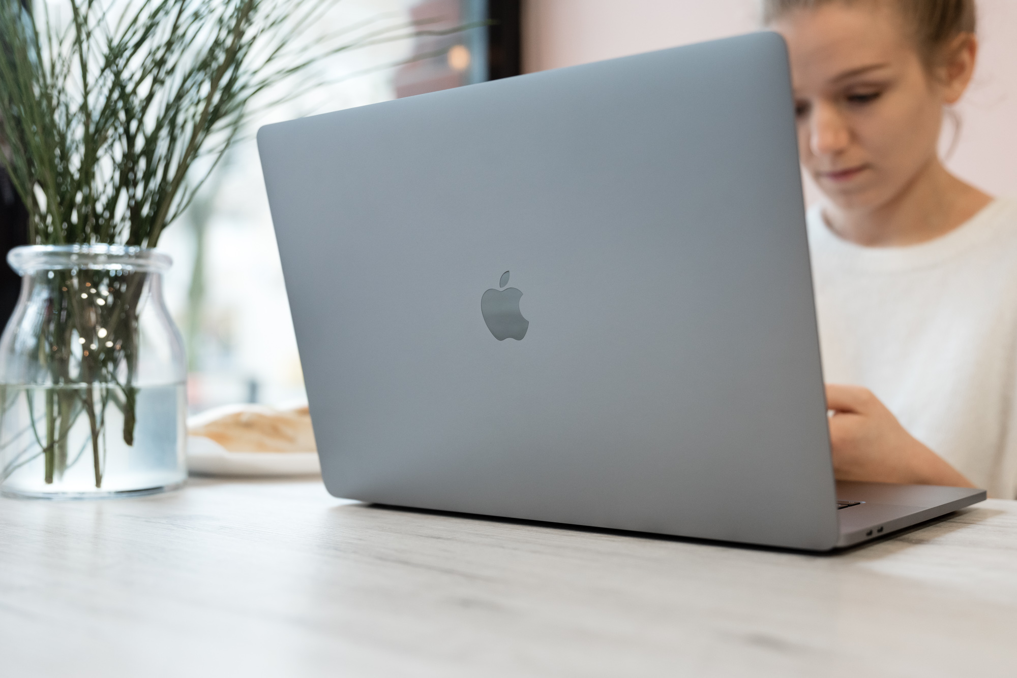 MacBook Pro 16 class="wp-image-1062849" 