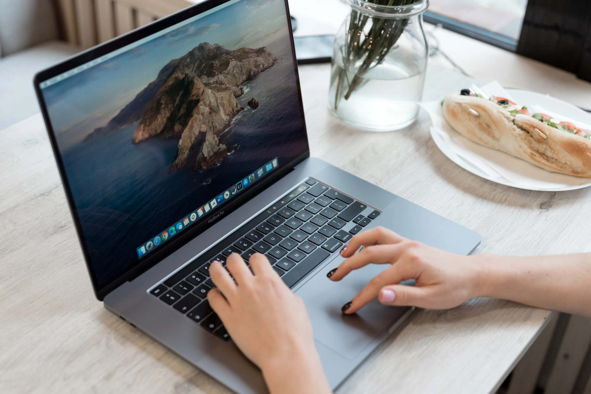 MacBook Pro 16 class="wp-image-1062855"