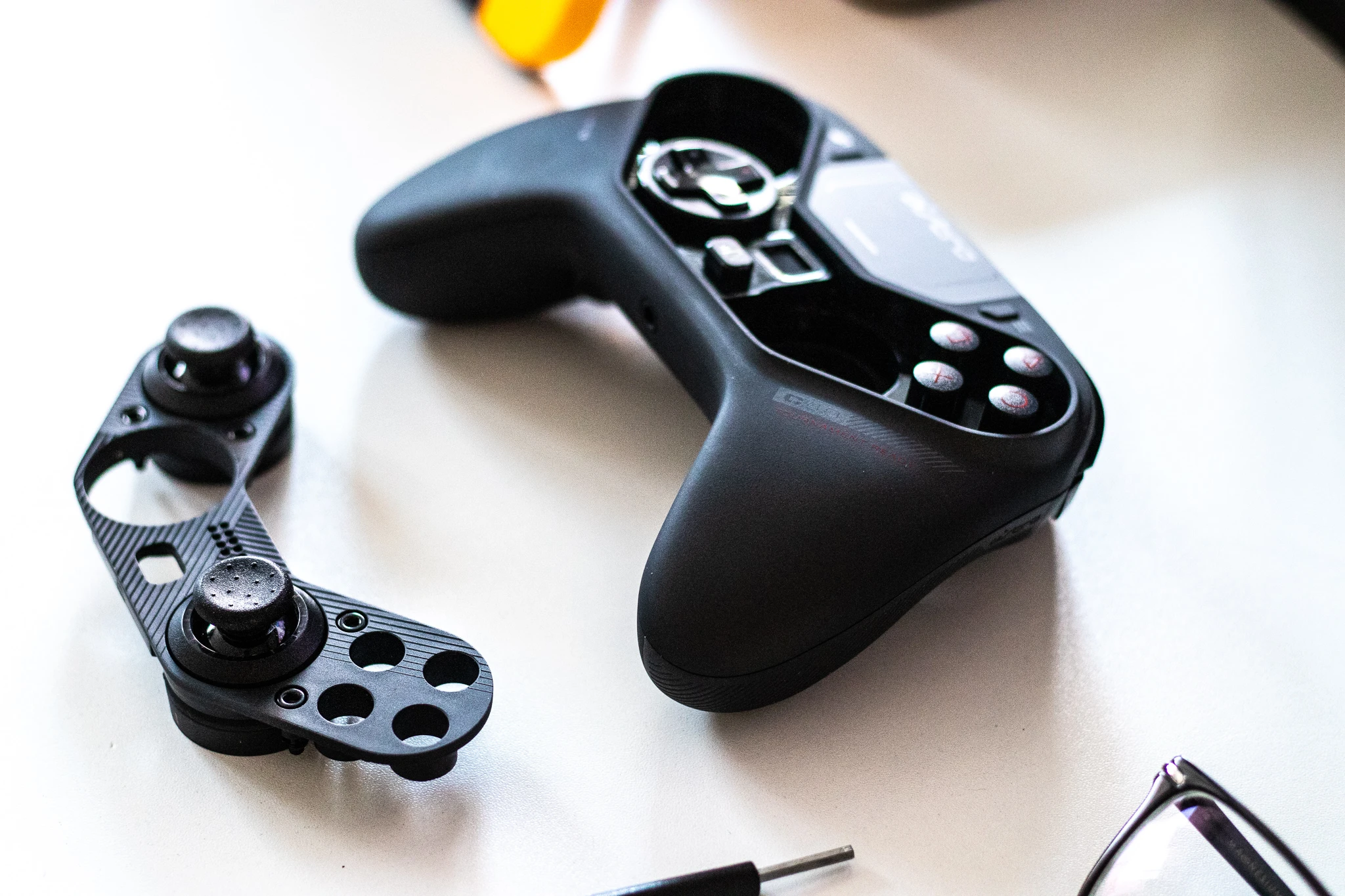 Recenzja kontrolera Astro C40 TR - układ XONE i PS4 jednocześnie
